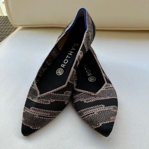 Rothy’s Point - Black and Gold